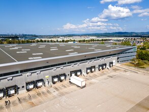 19 Rue De bretagne, Saint-Quentin-Fallavier à louer Photo de l’immeuble– Image 2 sur 2