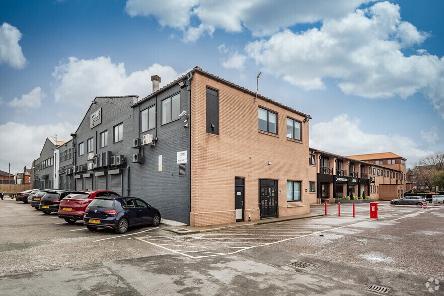 Wilderspool Causeway, Warrington à louer - Photo de l’immeuble – Image 3 sur 4