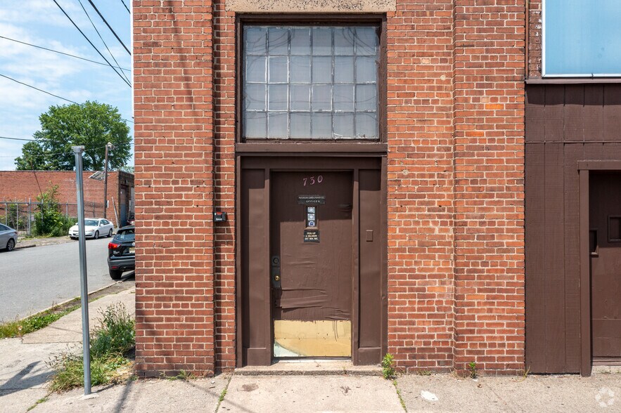 730 Madison Ave, Paterson, NJ à louer - Photo de l’immeuble – Image 3 sur 5