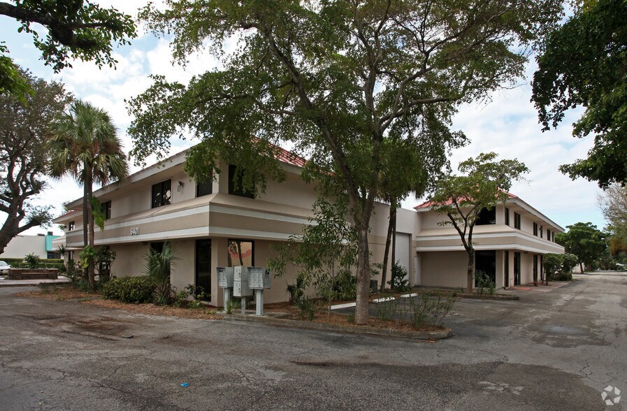 6401 E Rogers Cir, Boca Raton, FL à vendre - Photo de l’immeuble – Image 2 sur 19