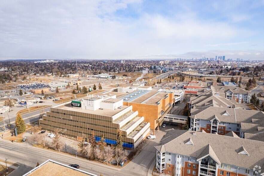 8500 Macleod Trl SE, Calgary, AB à louer - Aérien – Image 3 sur 13