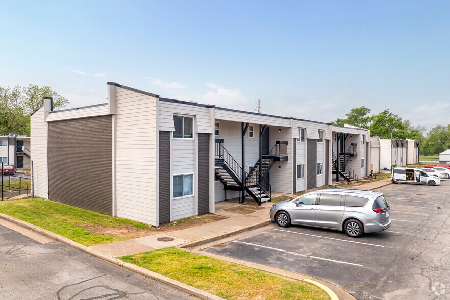 11107 E Brady St, Tulsa, OK à vendre - Photo de l’immeuble – Image 3 sur 21