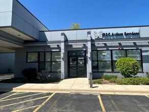 484 W Boughton Rd, Bolingbrook, IL à louer Photo de l’immeuble– Image 1 sur 17