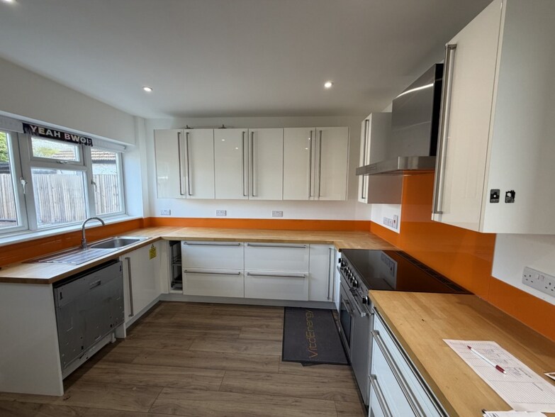 93 Mytchett Rd, Camberley à louer - Photo intérieure – Image 3 sur 5