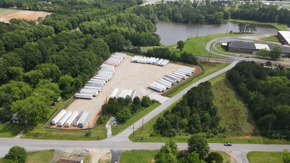 116 Railroad Way, Barnesville, GA à vendre - Photo de l’immeuble – Image 2 sur 8