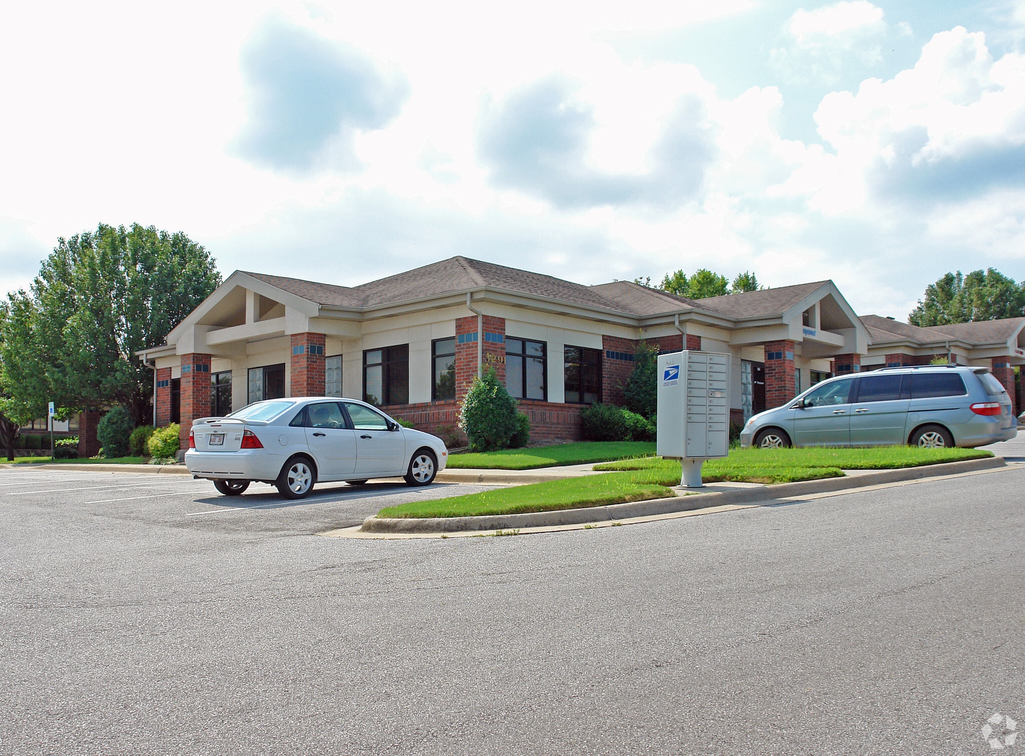 3291 S Thompson St, Springdale, AR à louer Photo principale– Image 1 sur 3