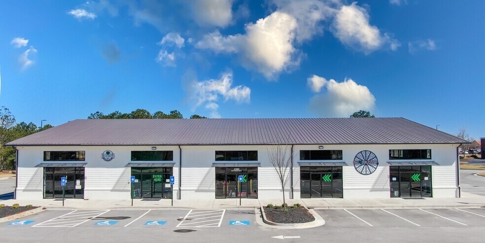 1380 S Zack Hinton Pky, Mcdonough, GA à vendre - Photo de l’immeuble – Image 1 sur 7
