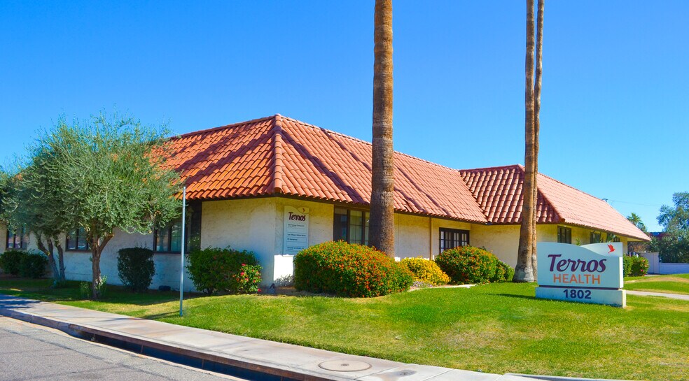 1802 E Thomas Rd, Phoenix, AZ à louer - Photo de l’immeuble – Image 1 sur 12