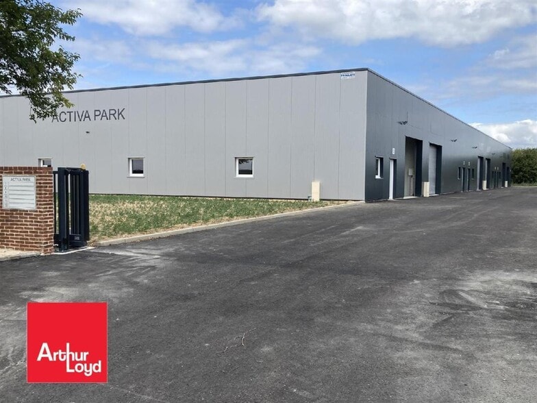 Local d’activités dans Dreux à louer - Photo de l’immeuble – Image 1 sur 5