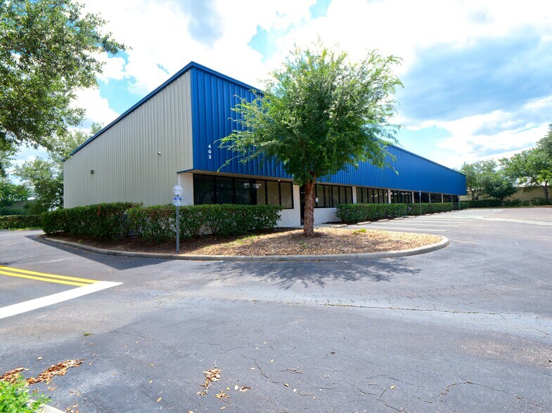 402 Chairman Ct, DeBary, FL à louer - Photo de l’immeuble – Image 2 sur 46