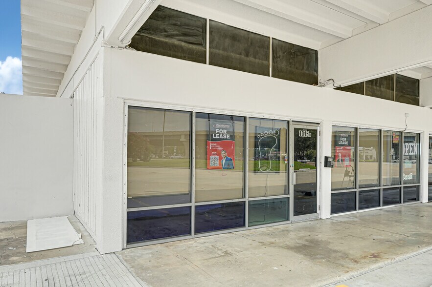 1009 NASA Road 1, Webster, TX à louer - Photo de l’immeuble – Image 3 sur 12