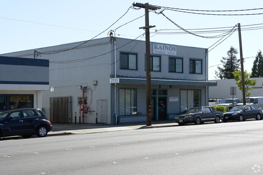 2565-2569 Middlefield Rd, Redwood City, CA à louer - Photo de l’immeuble – Image 3 sur 13