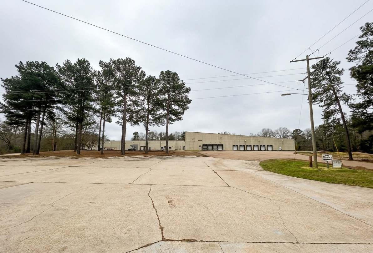130 Coby Dr, Magee, MS à louer Photo de l’immeuble– Image 1 sur 5