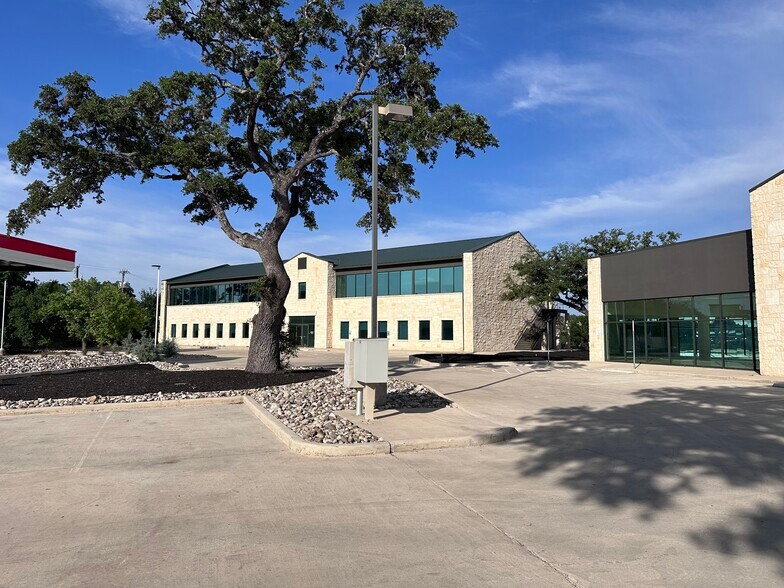 25331 W IH-10, San Antonio, TX à louer - Photo de l’immeuble – Image 1 sur 15