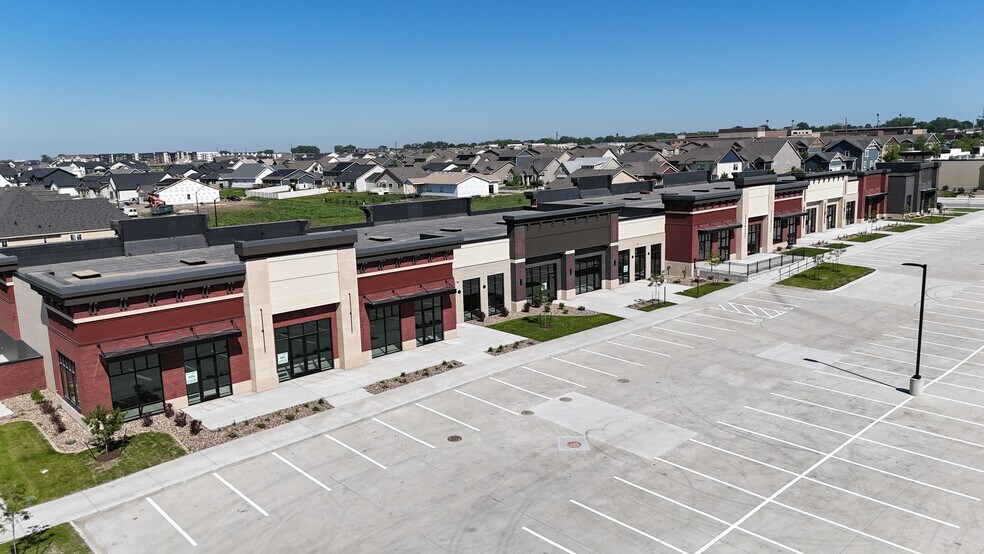 1630 S Ankeny Blvd, Ankeny, IA à louer - Photo de l’immeuble – Image 2 sur 10