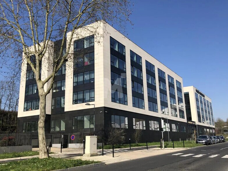 Bureau dans Évry-Courcouronnes à vendre - Photo de l’immeuble – Image 1 sur 8
