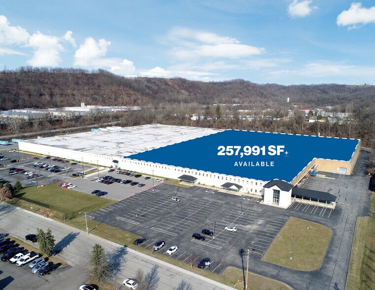 2250 Roswell Dr, Pittsburgh, PA à louer - Photo de l’immeuble – Image 1 sur 12