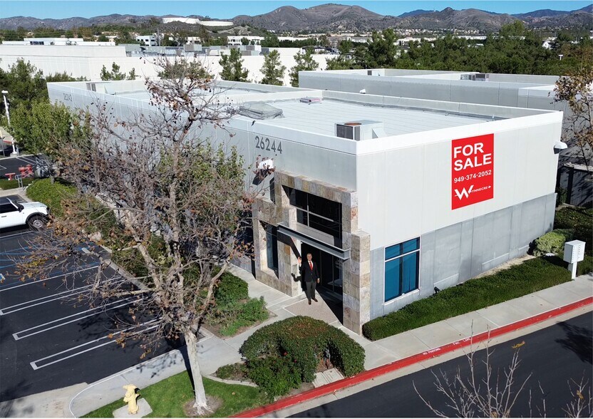 26244 Enterprise Ct, Lake Forest, CA à vendre - Photo de l’immeuble – Image 1 sur 14