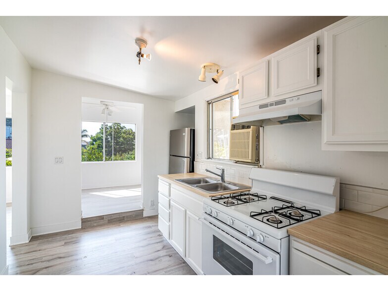 967-975 Lucile Ave portefeuille de 2 biens à vendre sur LoopNet.fr - Photo de l’immeuble – Image 2 sur 17