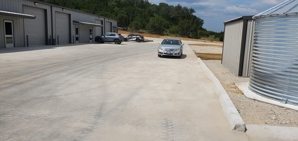 10401 E Hwy 71- Building 3, Spicewood, TX à vendre - Photo de l’immeuble – Image 3 sur 16