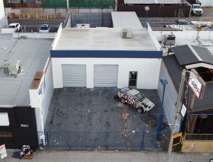 17964 Ventura Blvd, Encino, CA à vendre - Photo de l’immeuble – Image 2 sur 6