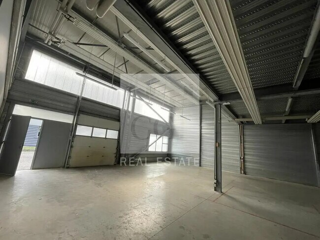 Plus de détails pour Local d'activités à louer