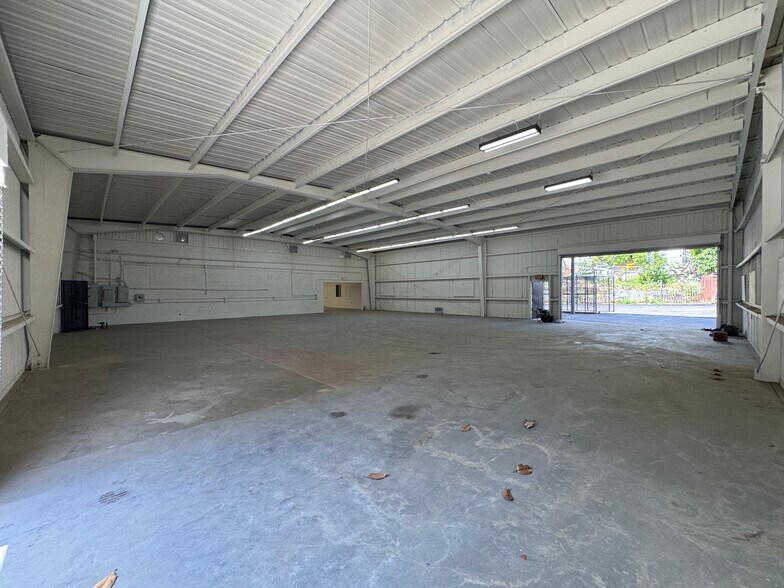 4757 Valley Blvd, Los Angeles, CA à louer - Photo de l’immeuble – Image 3 sur 14