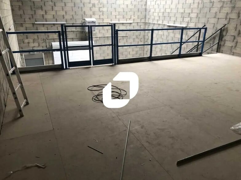 Local d’activités dans BOISSY-L'AILLERIE à louer - Photo de l’immeuble – Image 3 sur 5