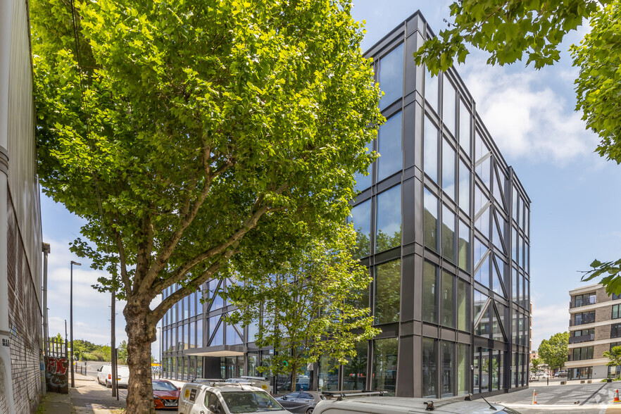 5 Dace Rd, Londres à vendre - Photo de l’immeuble – Image 2 sur 4