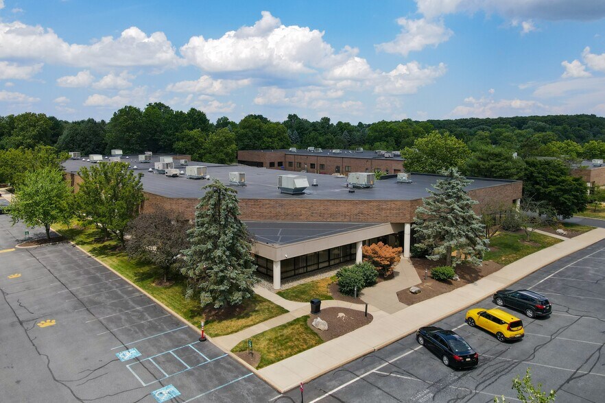 1560 Valley Center Pky, Bethlehem, PA à louer - Photo de l’immeuble – Image 2 sur 4