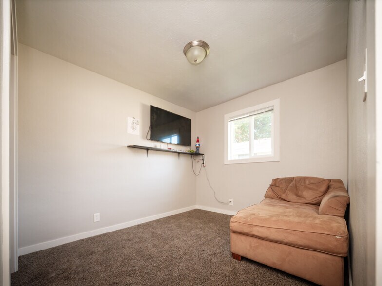 322 Williams St, Independence, OR à vendre - Photo de l’immeuble – Image 3 sur 13