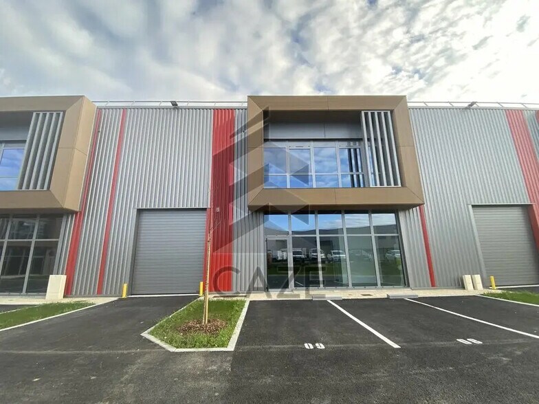 24 Rue Newton, Tresses à louer - Photo de l’immeuble – Image 1 sur 6