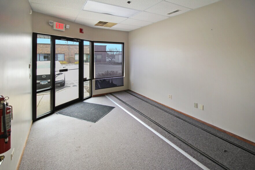 2600 Keslinger Rd, Geneva, IL à louer - Photo de l’immeuble – Image 3 sur 10