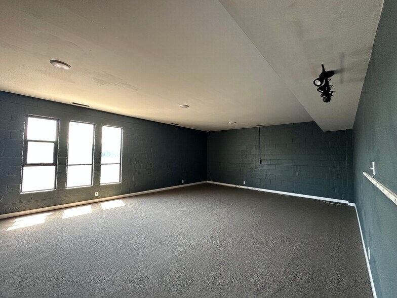 1400 S Bertelsen Rd, Eugene, OR à louer - Photo de l’immeuble – Image 3 sur 7
