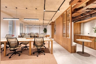 18-20 Place De La Madeleine, Paris à louer Photo intérieure– Image 2 sur 5