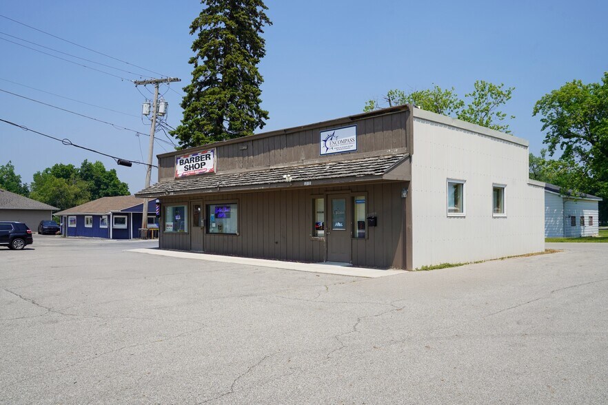 908 N Wayne St, Angola, IN à vendre - Photo de l’immeuble – Image 1 sur 4
