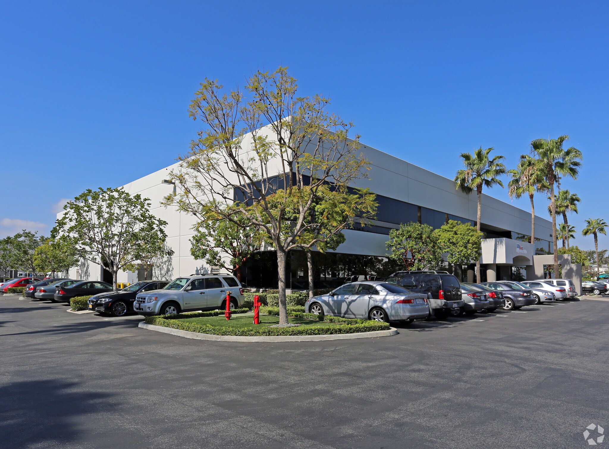 2004 McGaw Ave, Irvine, CA à louer Photo principale– Image 1 sur 5