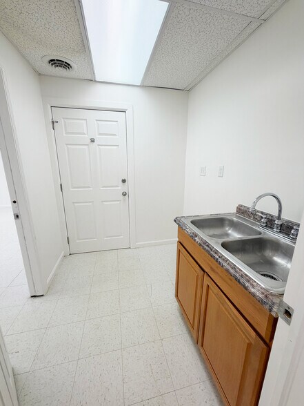 18 Clark Rd, Morgantown, WV à louer - Photo de l’immeuble – Image 3 sur 5