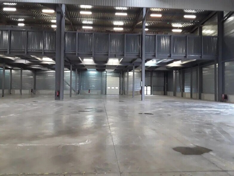 Industriel/Logistique dans La Crau à louer - Photo de l’immeuble – Image 2 sur 5
