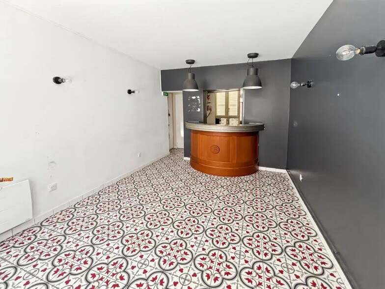Local commercial dans Paris à louer - Photo de l’immeuble – Image 3 sur 6