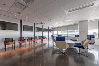 55 Commerce Valley Dr W, Markham, ON à louer Photo intérieure– Image 2 sur 4