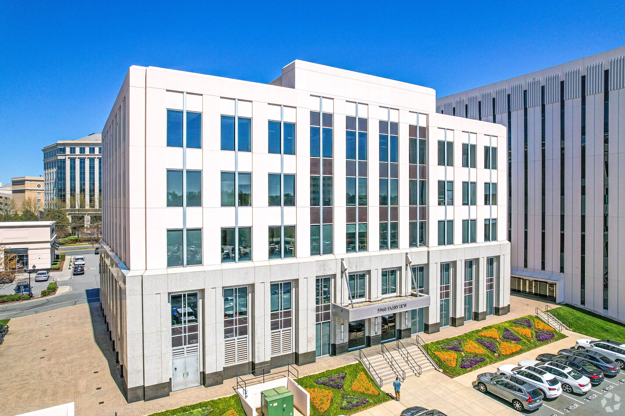 5960 Fairview Rd, Charlotte, NC à louer Photo principale– Image 1 sur 13