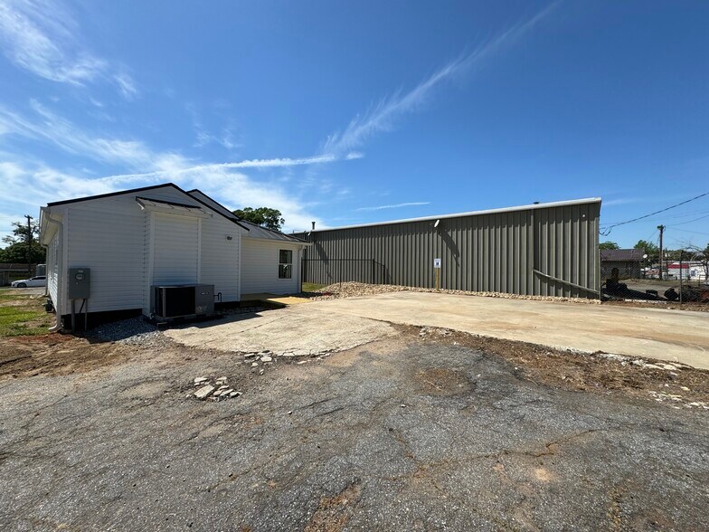 1311 S Murray Ave, Anderson, SC à louer - Photo de l’immeuble – Image 2 sur 19