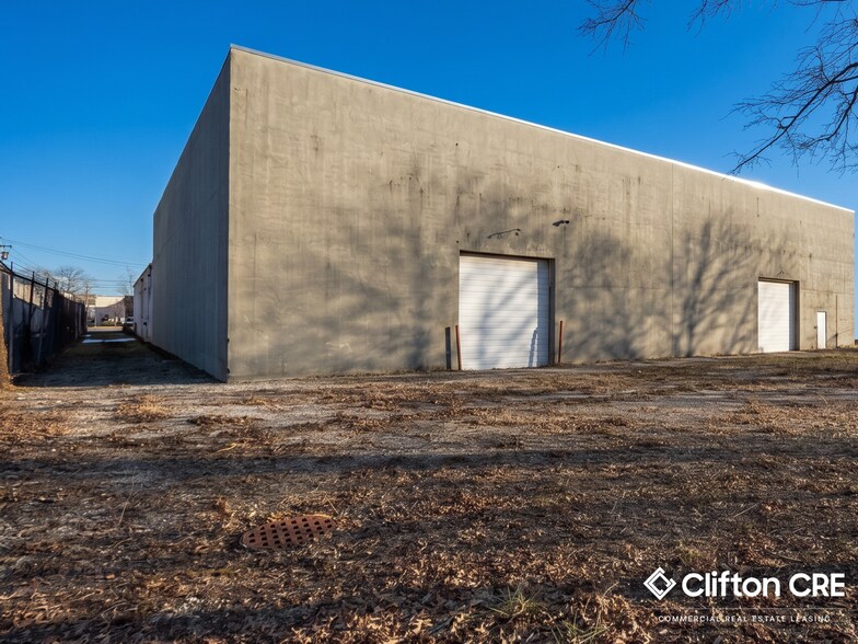 611 Commerce Rd, Linden, NJ à louer - Photo de l’immeuble – Image 3 sur 10