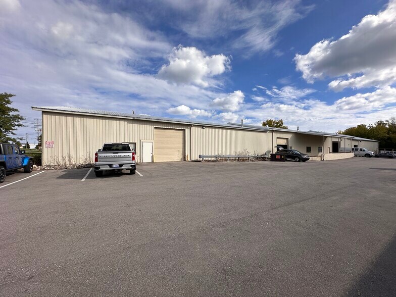 3500 3 Mile Rd NW, Grand Rapids, MI à louer - Photo de l’immeuble – Image 3 sur 7