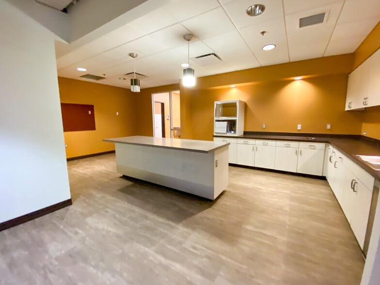 2140 Oak Industrial Dr NE, Grand Rapids, MI à louer - Photo intérieure – Image 3 sur 17