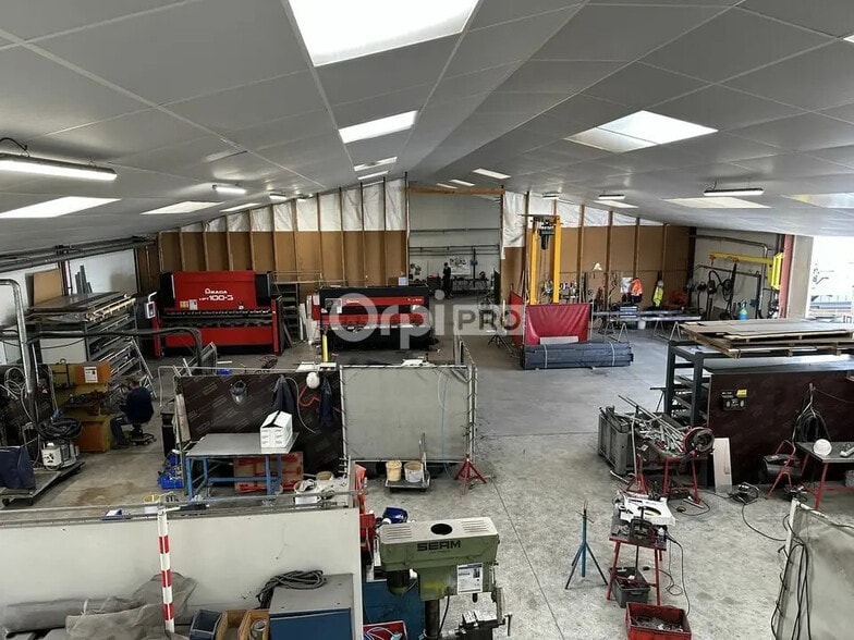 Local d’activités dans La Chevrolière à louer - Photo de l’immeuble – Image 2 sur 7