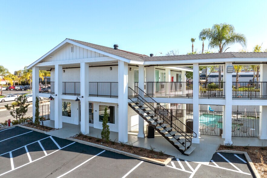 7475 El Cajon Blvd, La Mesa, CA à vendre - Photo principale – Image 2 sur 40