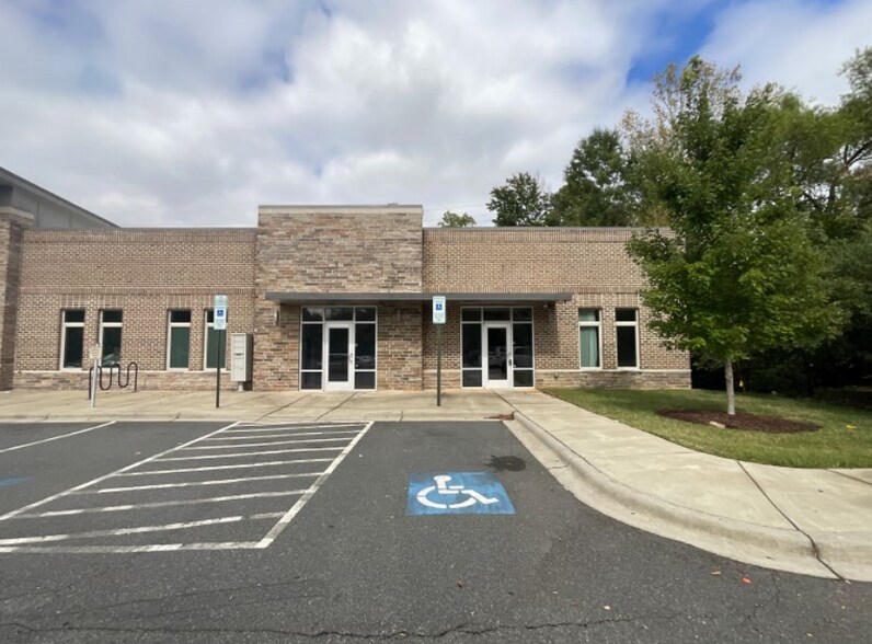 3000 Latrobe Dr, Charlotte, NC à vendre - Photo de l’immeuble – Image 2 sur 2