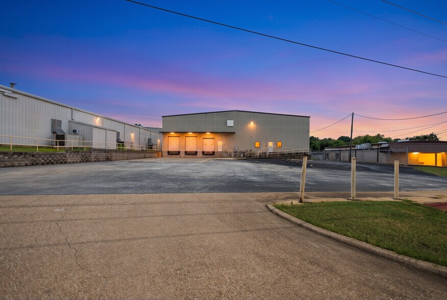 2307 E Erwin St, Tyler, TX à louer - Photo de l’immeuble – Image 3 sur 49